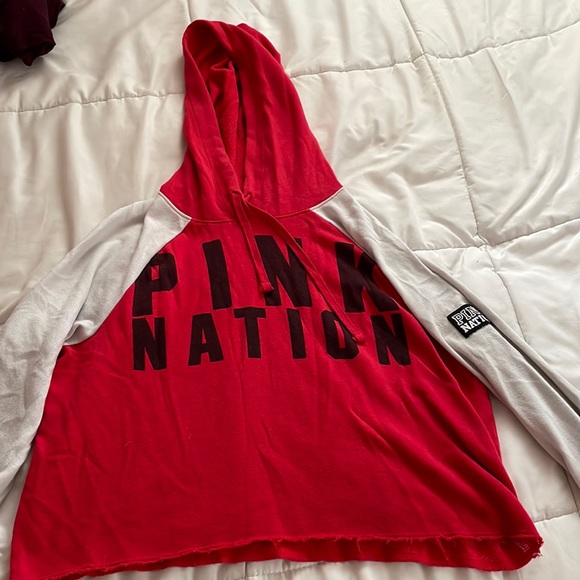 red and white cropped hoodie - Picture 1 of 4